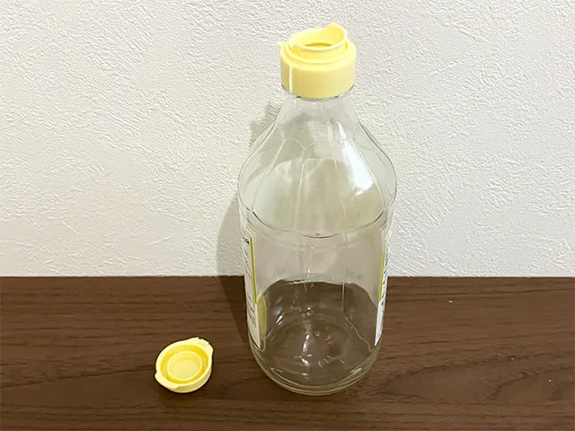 瓶の蓋が切れてしまった場面（撮影：grapeライフハック編集部）