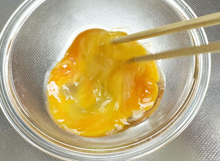 玉子焼きを作る写真（撮影：grapeフード編集部）