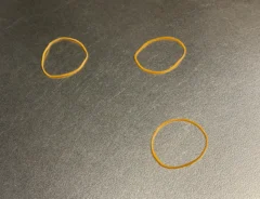 輪ゴムの画像（撮影：grapeライフハック編集部）