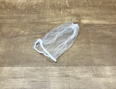 水切りネットを机に置いた場面（撮影：grapeライフハック編集部）