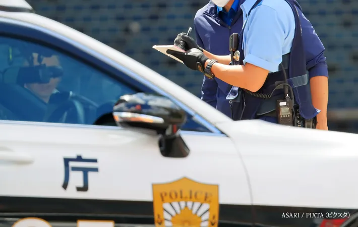 『パトロールカーと警察官』の写真