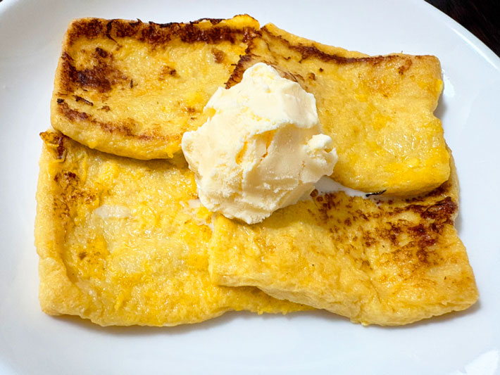 『油揚げのフレンチトースト』の写真（撮影：grapeフード編集部）