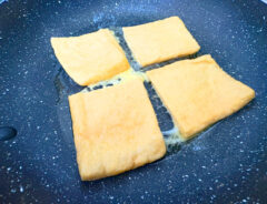 『油揚げのフレンチトースト』の写真（撮影：grapeフード編集部）