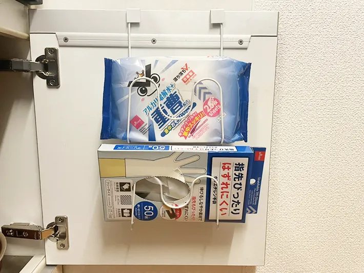 鍋蓋ラックにウエットティッシュなどを収納した写真（撮影：ライフハック編集部）