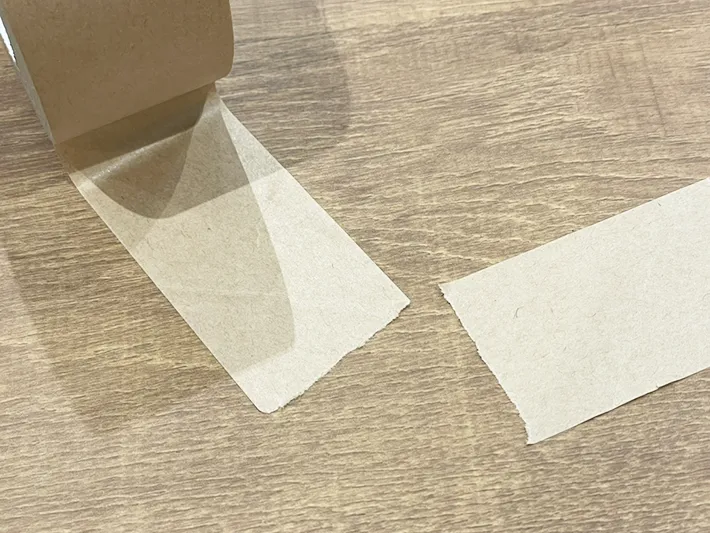 切れたクラフトテープの写真（撮影：grapeライフハック編集部）