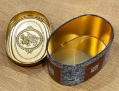 家にあったお菓子缶の写真（撮影：grapeライフハック編集部）