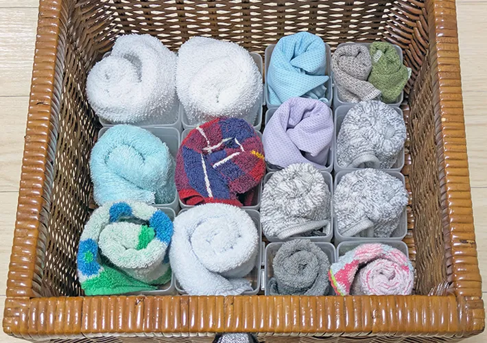 ハンカチを『くつした整理カップ』で収納した写真（撮影：grape編集部）