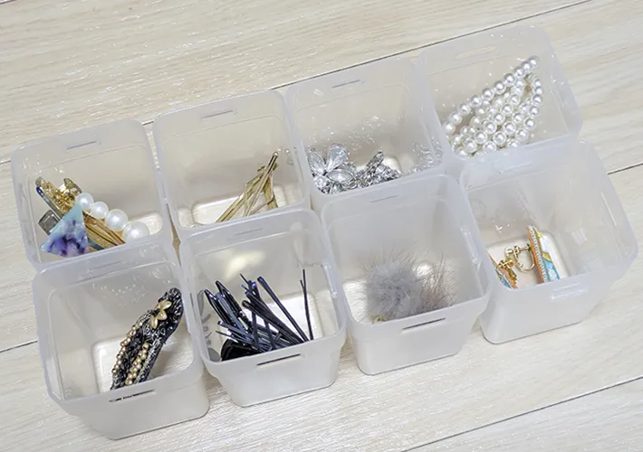 ヘアアクセサリーを『くつした整理カップ』で収納した写真（撮影：grape編集部）