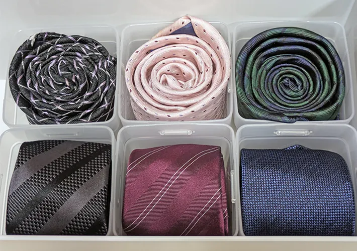 ネクタイを『くつした整理カップ』で収納した写真（撮影：grape編集部）