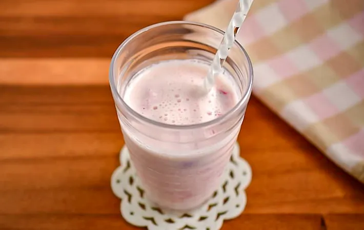 『イチゴヨーグルトアイス』のドリンクアレンジの写真（撮影：小泉明代）