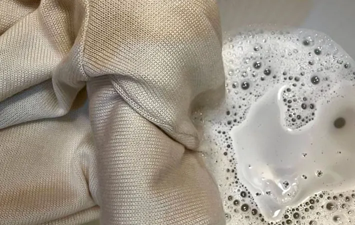 つけ置き洗いをする写真（撮影：Heulie）