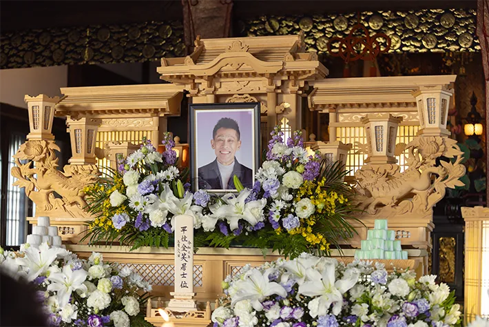 『リボーン ～最後のヒーロー～』に出演する柳沢慎吾さんが写る場面写真