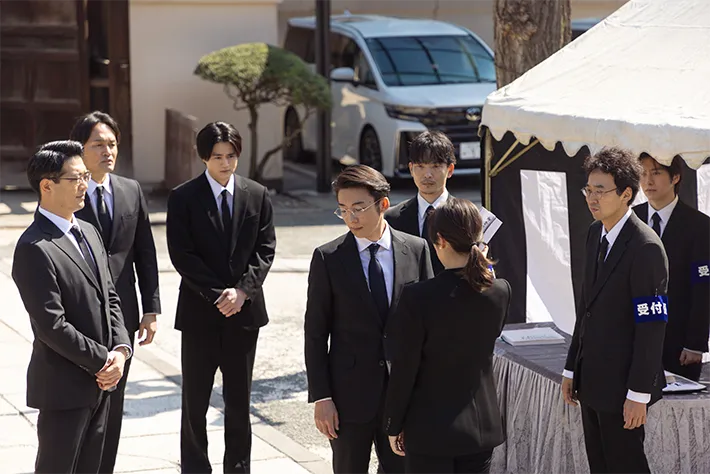 『リボーン ～最後のヒーロー～』に出演する高橋一生さんと中村アンさんが写る場面写真