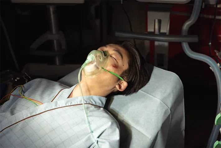 『リボーン ～最後のヒーロー～』に出演する高橋一生さんが写る場面写真