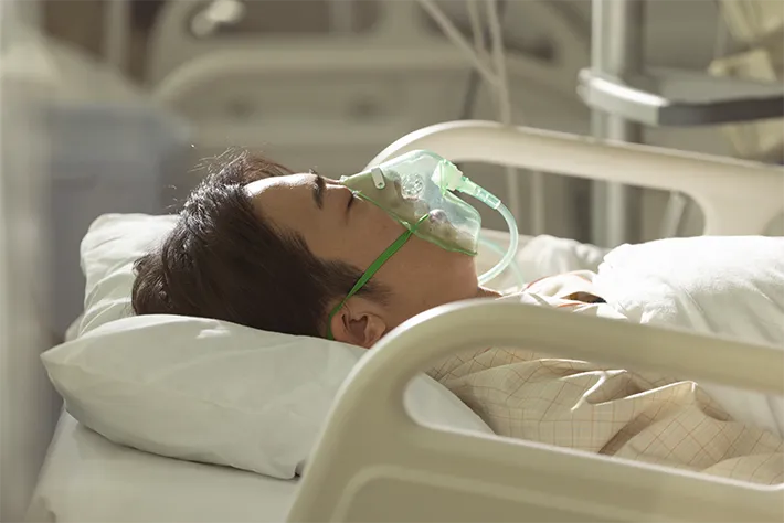 『リボーン ～最後のヒーロー～』に出演する高橋一生さんが写る場面写真