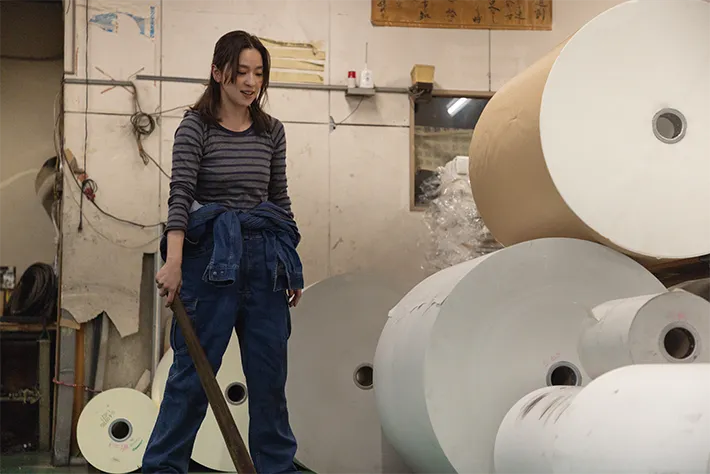 『リボーン ～最後のヒーロー～』に出演する中村アンさんが写る場面写真