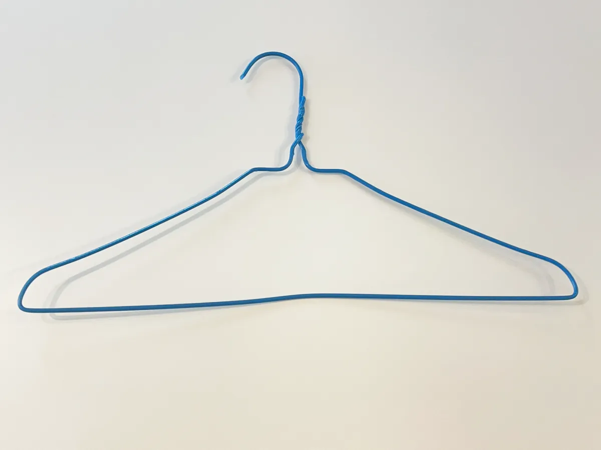 針金ハンガーの写真（撮影：ライフハック編集部）