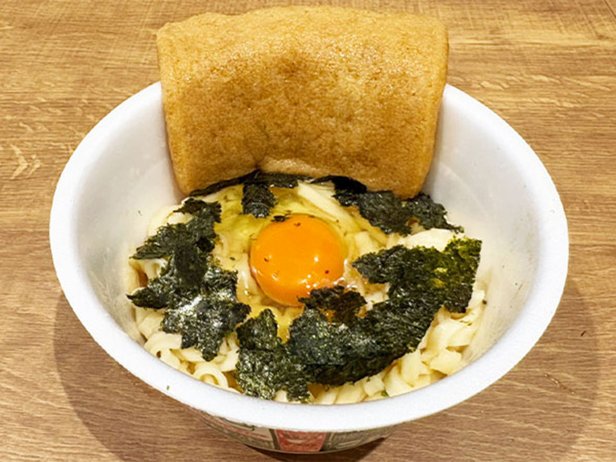 どん兵衛釜玉を作る写真"