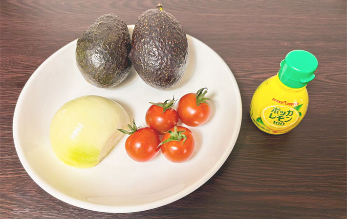 『ワカモレ』の調理写真（撮影：grapeフード編集部）