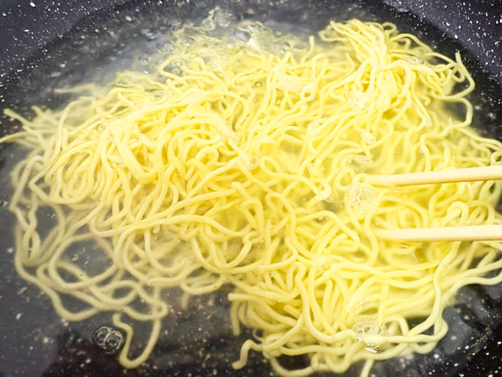 ラーメンサラダの写真（撮影：grapeフード編集部）