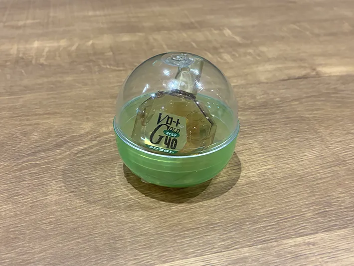 目薬が入ったカプセルトイの容器の写真（撮影：grapeライフハック編集部）
