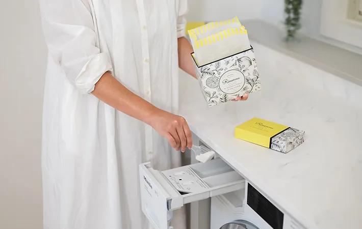 洗剤を入れる写真（撮影：Heulie）