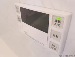 バスルームの給湯器の写真