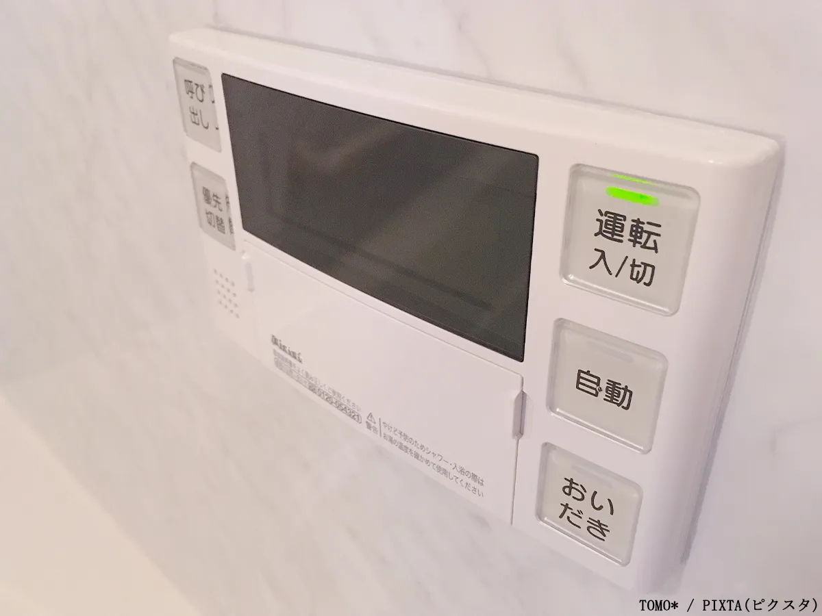 バスルームの給湯器の写真