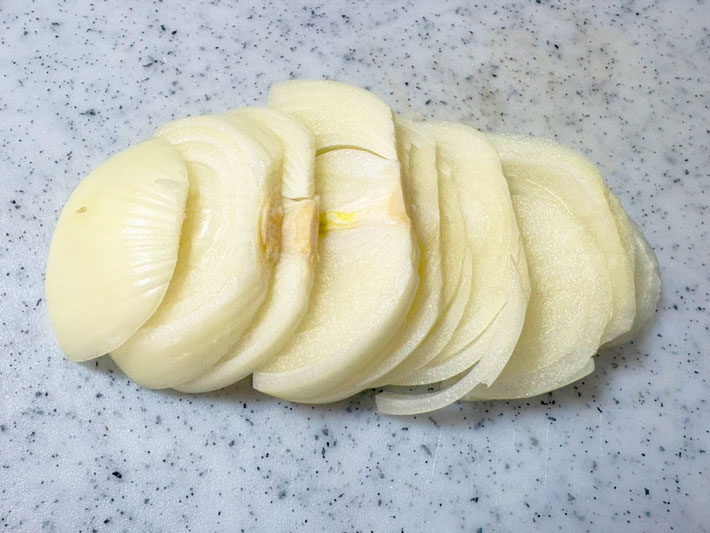 『サバの味噌煮親子丼風』写真（撮影：grapeフード編集部）