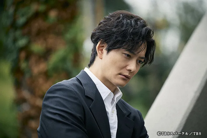 『田鎖ブラザーズ』に出演する岡田将生さんが写る場面写真