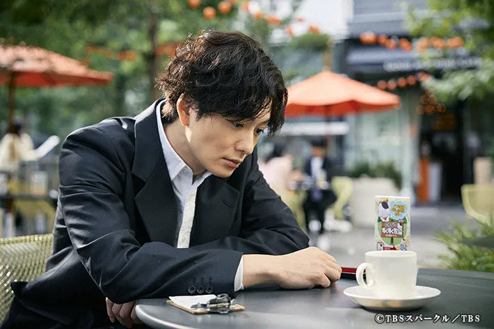 『田鎖ブラザーズ』に出演する岡田将生さんが写る場面写真