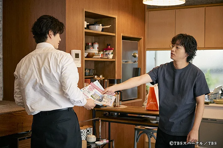 『田鎖ブラザーズ』に出演する岡田将生さんと染谷将太さんが写る場面写真