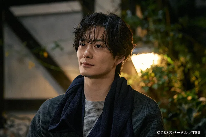 『田鎖ブラザーズ』に出演する岡田将生さんが写る場面写真