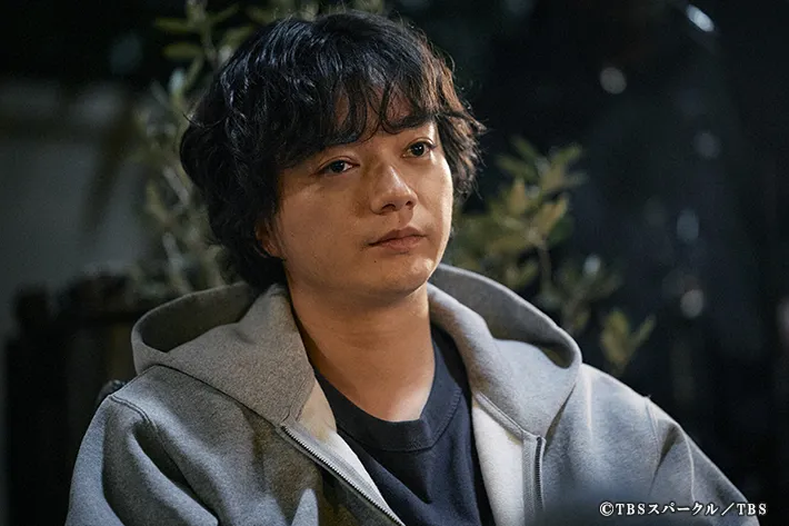 『田鎖ブラザーズ』に出演する染谷将太さんが写る場面写真