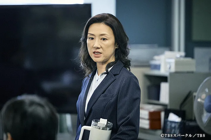 『田鎖ブラザーズ』に出演する赤間麻里子さんが写る場面写真