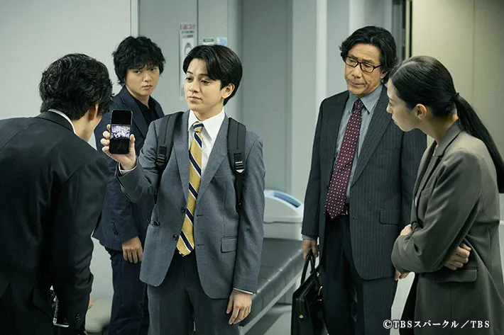 『田鎖ブラザーズ』に出演する宮近海斗さんが写る場面写真