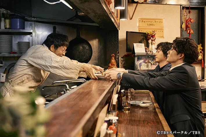 『田鎖ブラザーズ』に出演する山中崇さんと岡田将生さんと染谷将太さんが写る場面写真