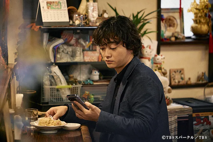 『田鎖ブラザーズ』に出演する染谷将太さんが写る場面写真