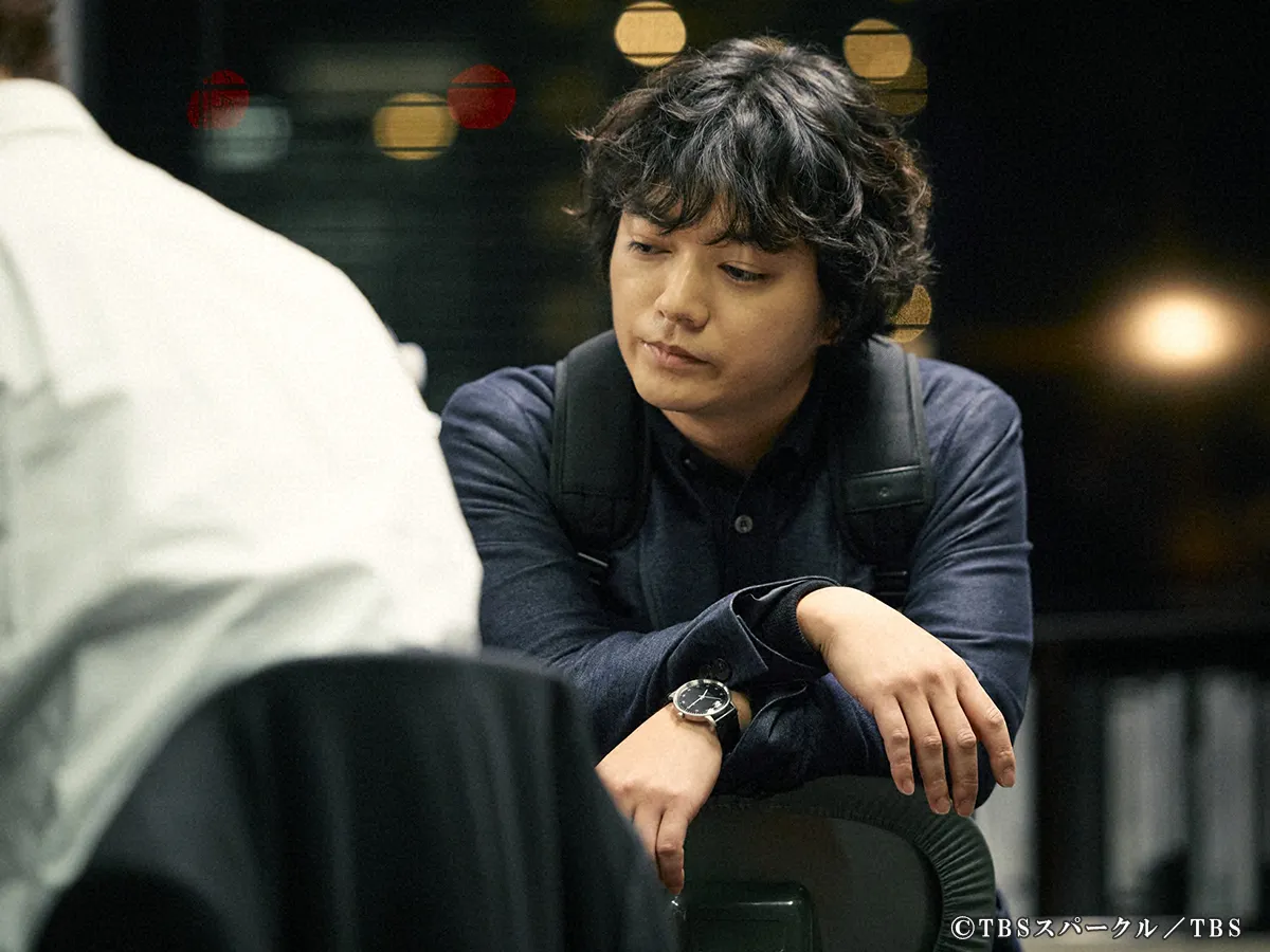 『田鎖ブラザーズ』に出演する染谷将太さんが写る場面写真