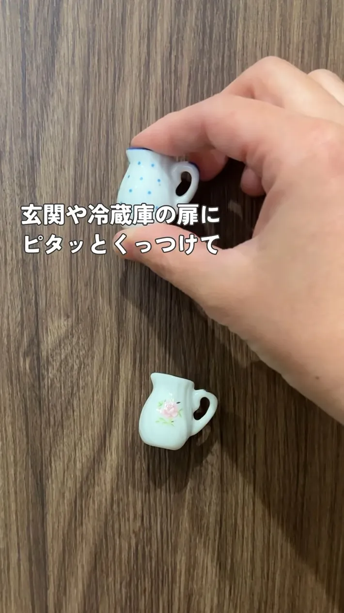 壁につけた器のミニチュア