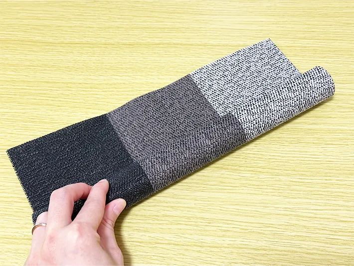 ランチョンマットを巻いている画像（撮影：grapeライフハック編集部）