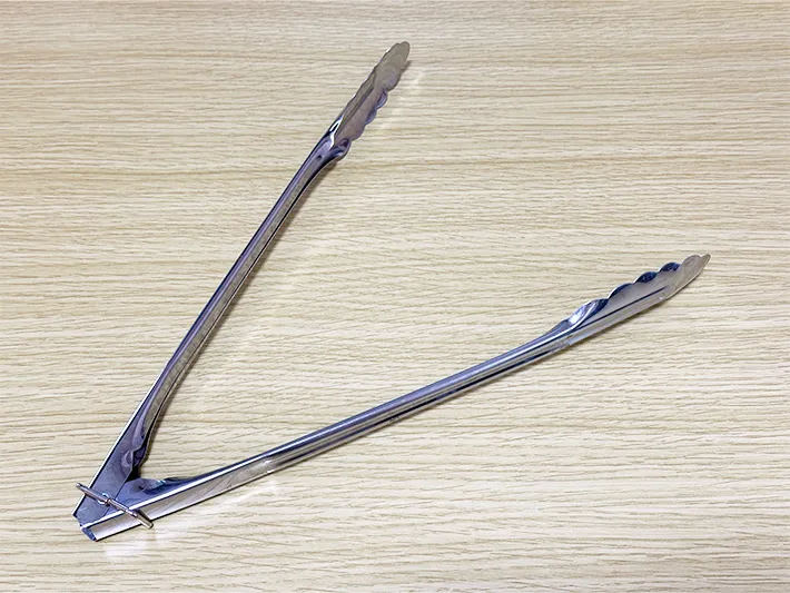 トングの画像（撮影：grapeライフハック編集部）