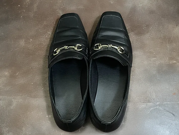 ローファーの写真（撮影：grapeライフハック編集部）