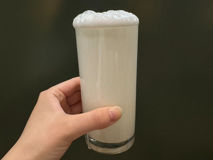 牛乳に三ツ矢サイダーを加えた写真（撮影：grapeフード編集部）