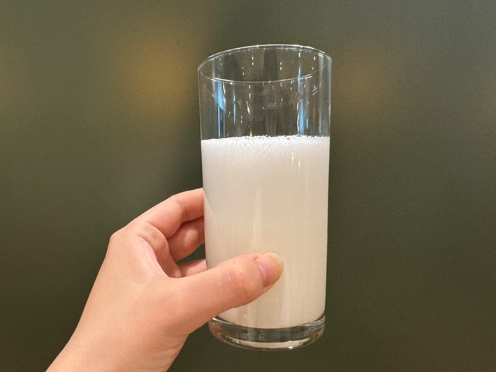 牛乳に三ツ矢サイダーを加えた写真（撮影：grapeフード編集部）