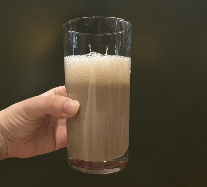 牛乳にコカ・コーラを加えた写真（撮影：grapeフード編集部）