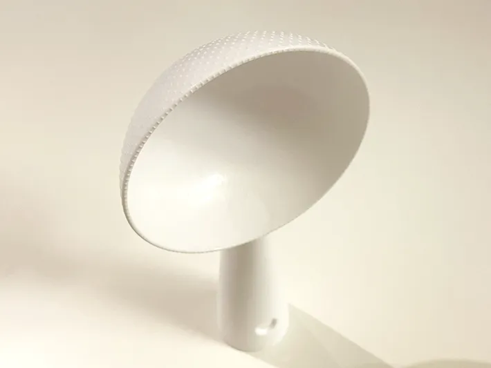 『一気にすくえる！しゃもじ』を立たせた写真（撮影：grapeライフハック編集部）