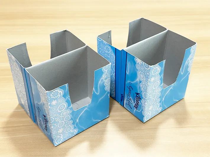 ティッシュの空箱を半分に折ったものを2つ作った画像（撮影：grapeライフハック編集部）