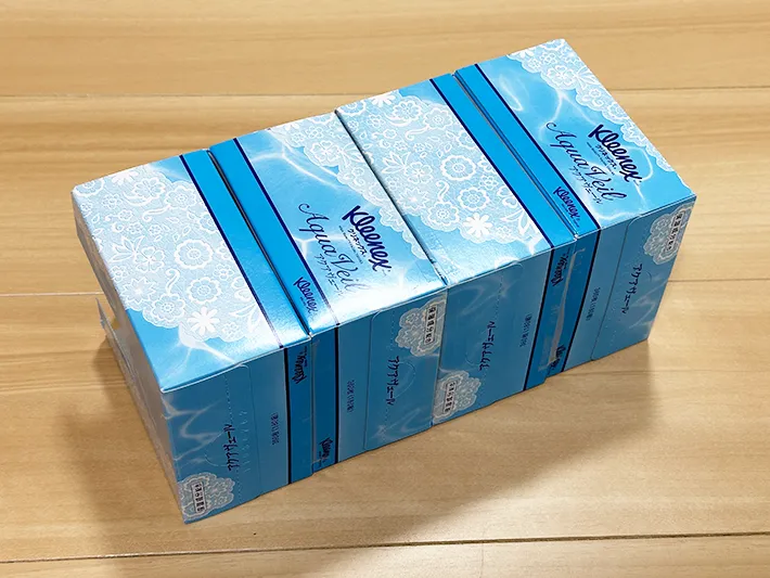 2つのティッシュの空箱をセロハンテープで結合した画像（撮影：grapeライフハック編集部）
