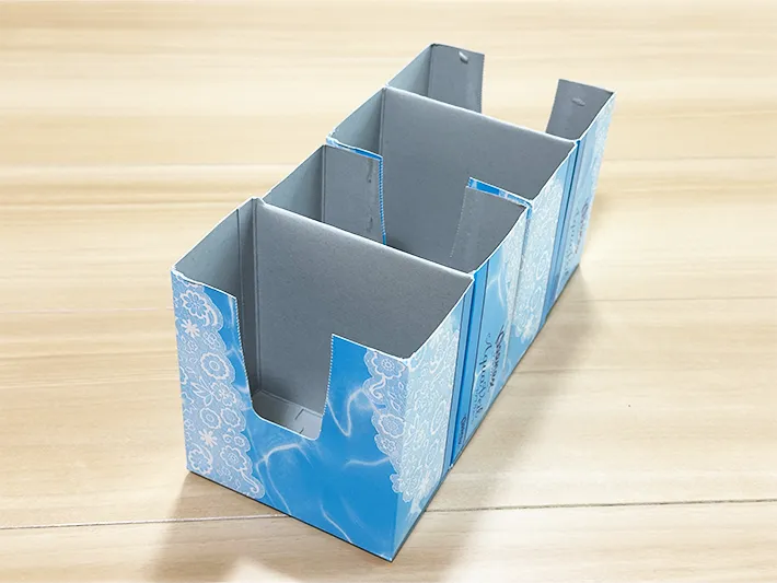 2つのティッシュの空箱をセロハンテープで結合した画像（撮影：grapeライフハック編集部）